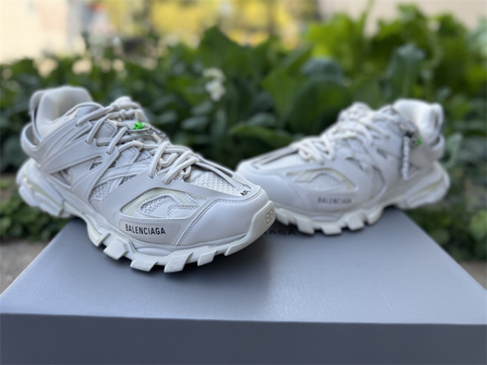 B 17FW Tripe-S High End Sneaker-684