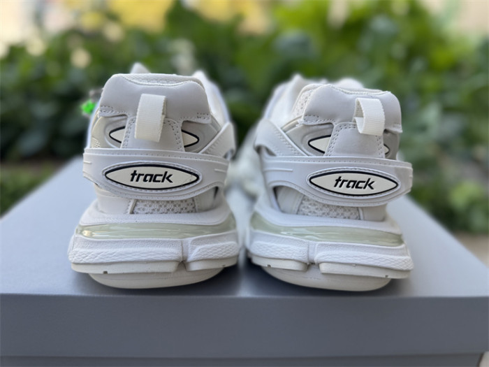 B 17FW Tripe-S High End Sneaker-684