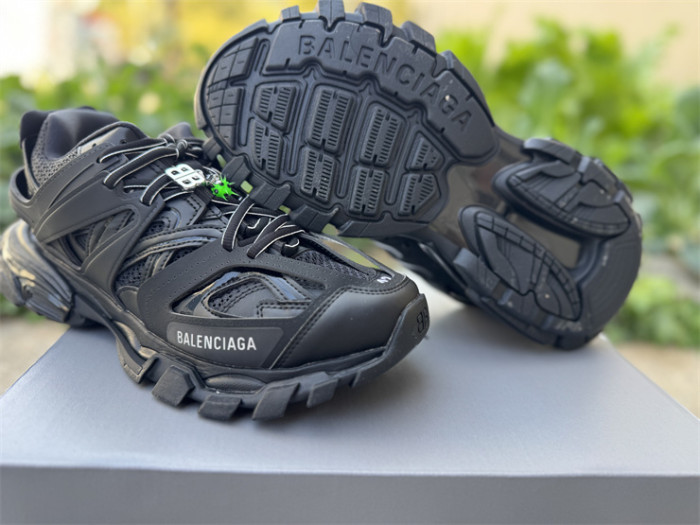 B 17FW Tripe-S High End Sneaker-683