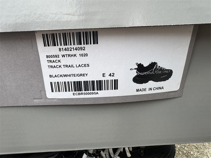 B 17FW Tripe-S High End Sneaker-688