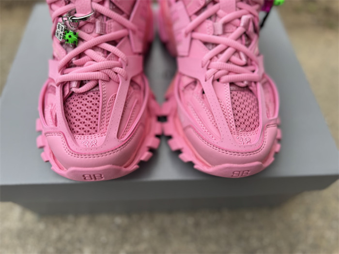 B 17FW Tripe-S High End Sneaker-689