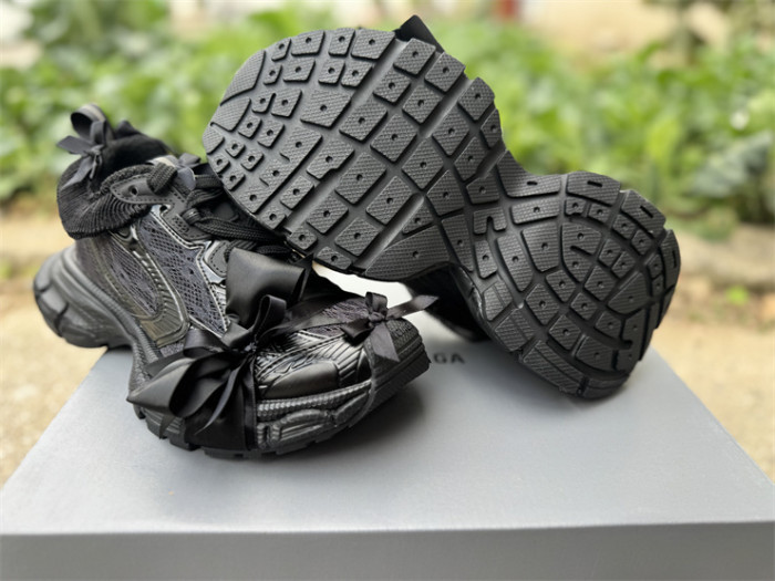 B 17FW Tripe-S High End Sneaker-690