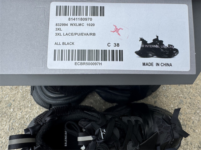 B 17FW Tripe-S High End Sneaker-690