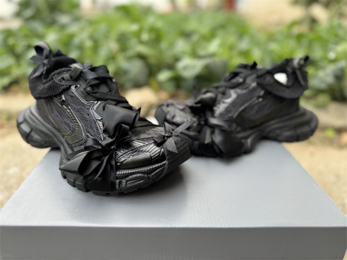 B 17FW Tripe-S High End Sneaker-690