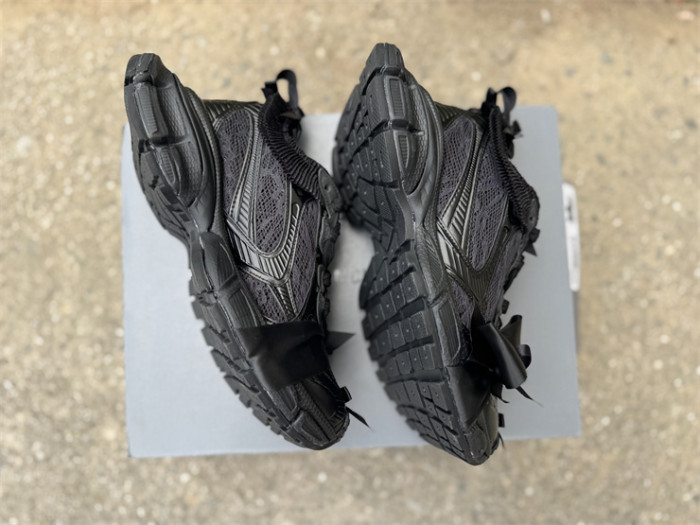 B 17FW Tripe-S High End Sneaker-690