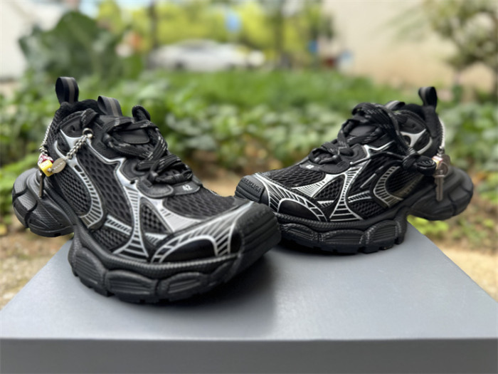 B 17FW Tripe-S High End Sneaker-692