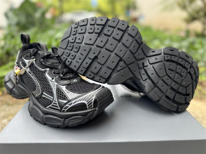 B 17FW Tripe-S High End Sneaker-692