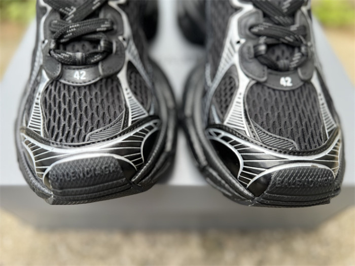 B 17FW Tripe-S High End Sneaker-692