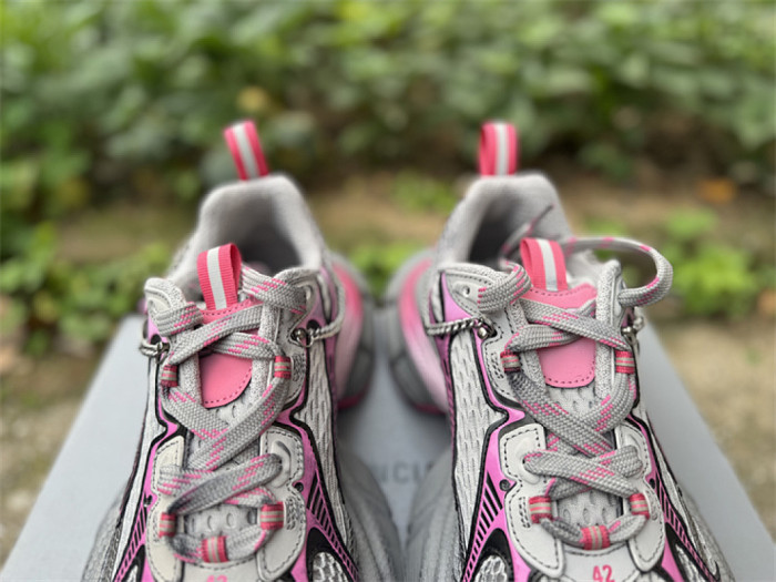 B 17FW Tripe-S High End Sneaker-695