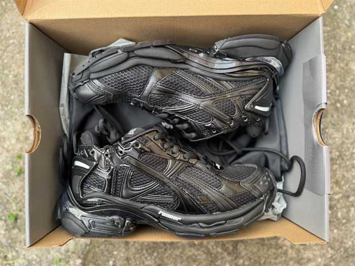 B 17FW Tripe-S High End Sneaker-696