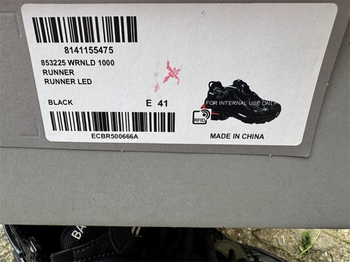 B 17FW Tripe-S High End Sneaker-696