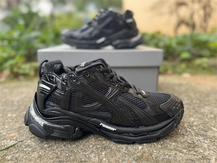 B 17FW Tripe-S High End Sneaker-696