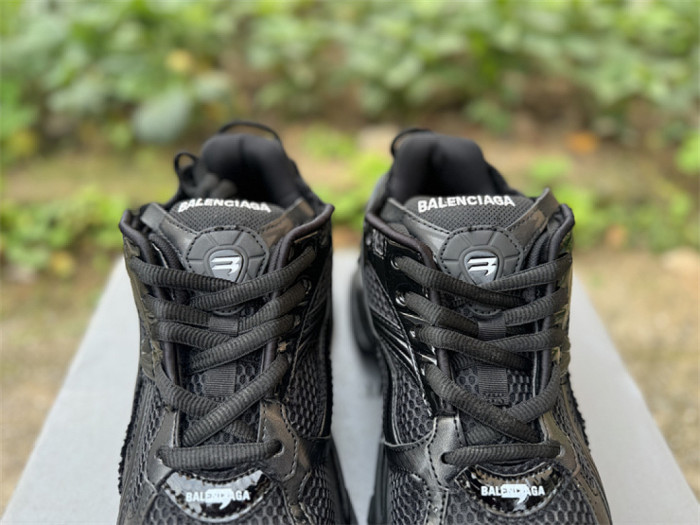 B 17FW Tripe-S High End Sneaker-696