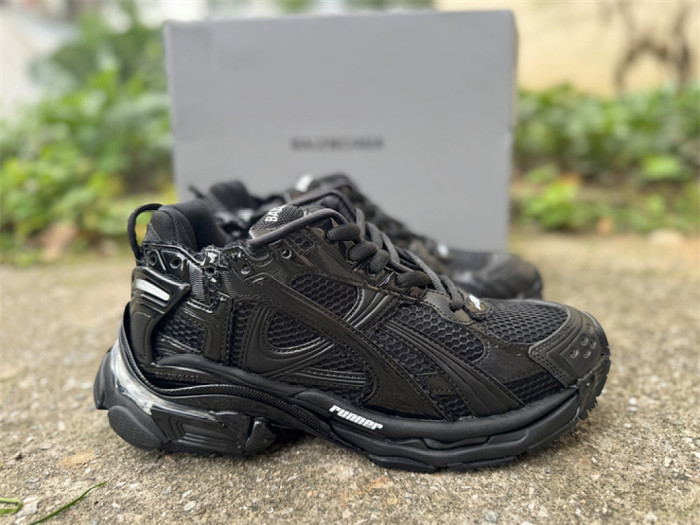 B 17FW Tripe-S High End Sneaker-696