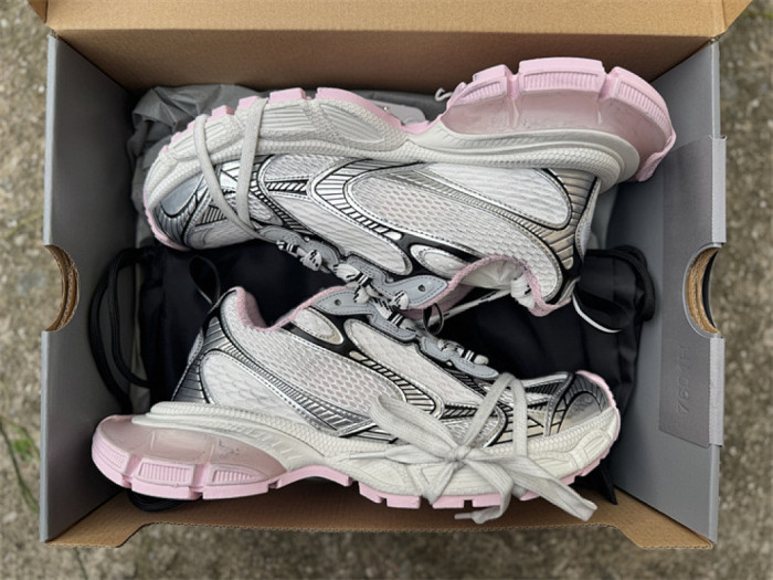 B 17FW Tripe-S High End Sneaker-694