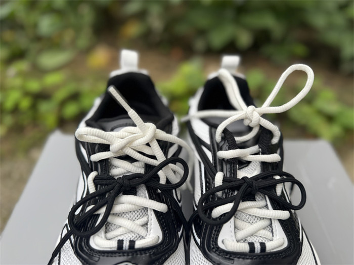 B 17FW Tripe-S High End Sneaker-699