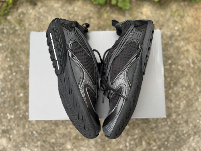 B 17FW Tripe-S High End Sneaker-700