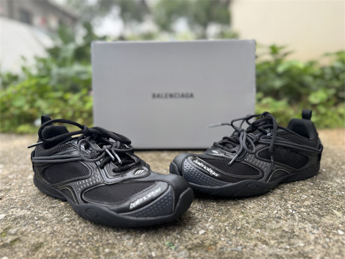 B 17FW Tripe-S High End Sneaker-700