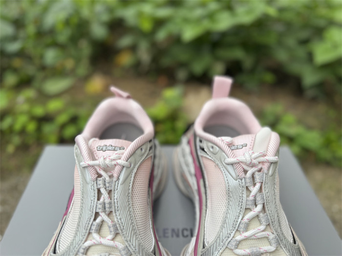 B 17FW Tripe-S High End Sneaker-701