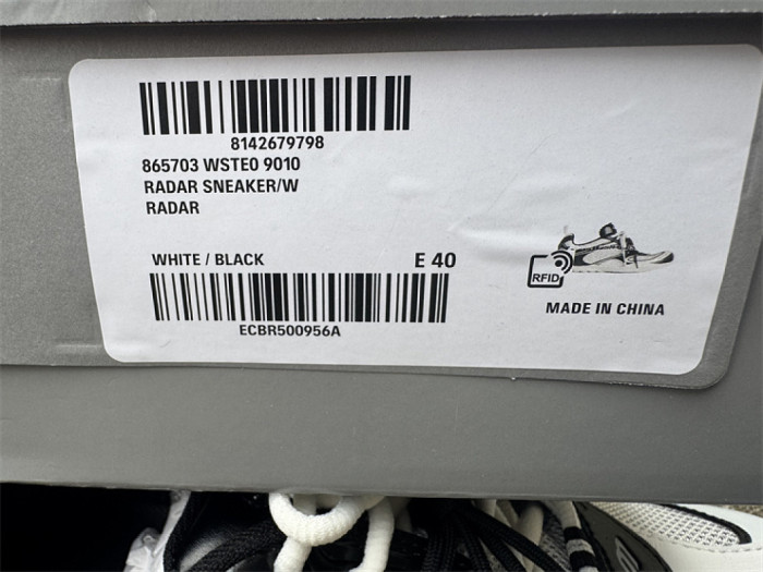 B 17FW Tripe-S High End Sneaker-699