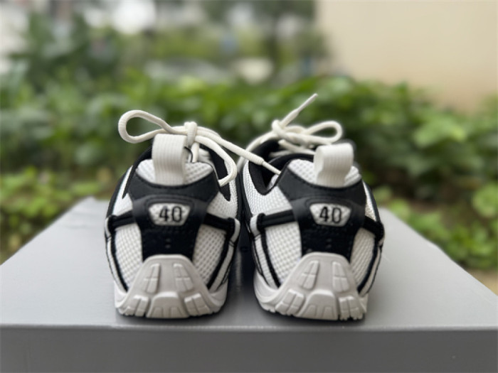 B 17FW Tripe-S High End Sneaker-699