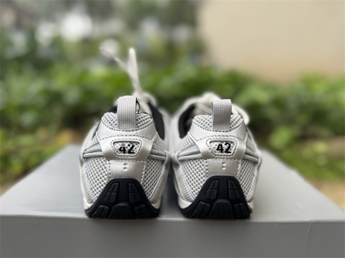 B 17FW Tripe-S High End Sneaker-698