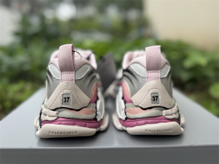 B 17FW Tripe-S High End Sneaker-701