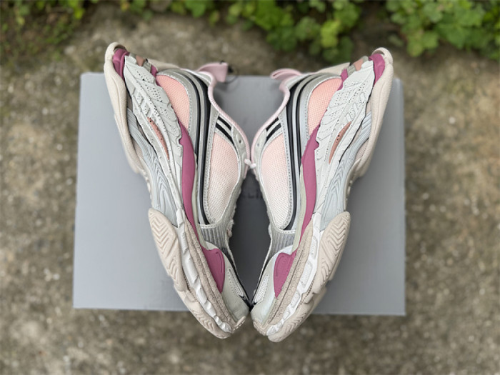 B 17FW Tripe-S High End Sneaker-701