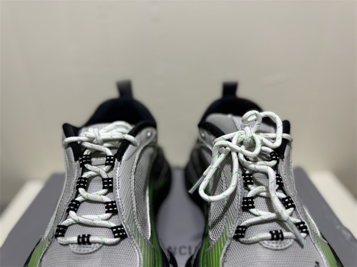 B 17FW Tripe-S High End Sneaker-707