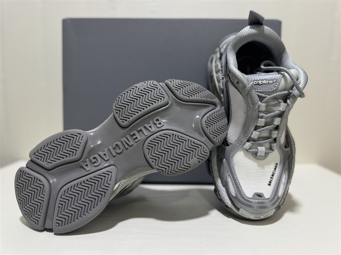 B 17FW Tripe-S High End Sneaker-708