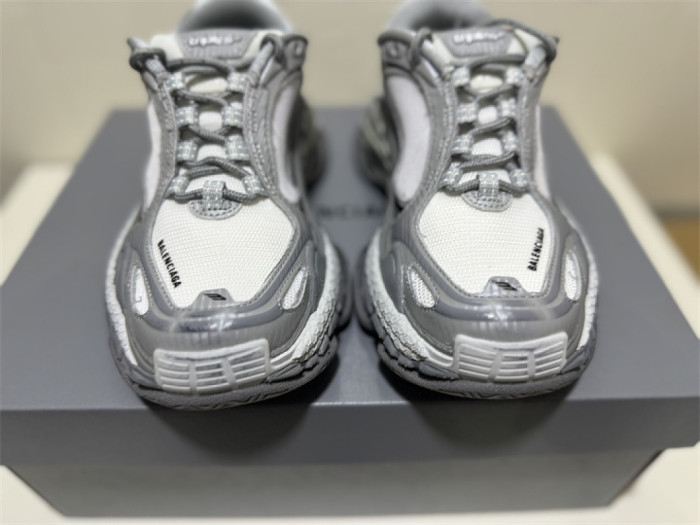 B 17FW Tripe-S High End Sneaker-708