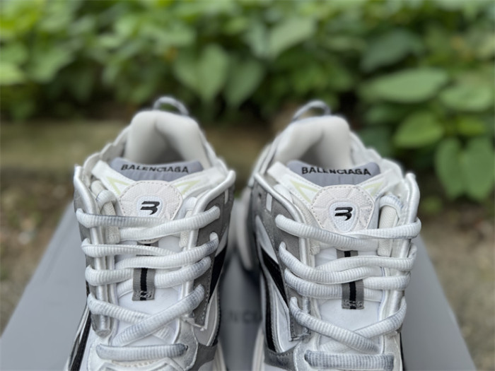 B 17FW Tripe-S High End Sneaker-710