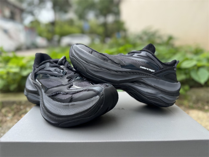 B 17FW Tripe-S High End Sneaker-711
