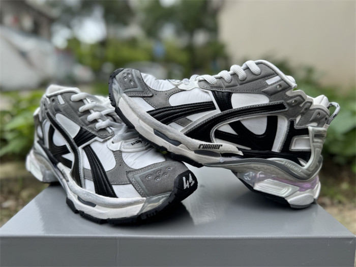 B 17FW Tripe-S High End Sneaker-710