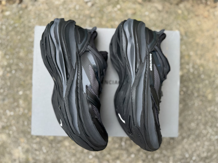 B 17FW Tripe-S High End Sneaker-711