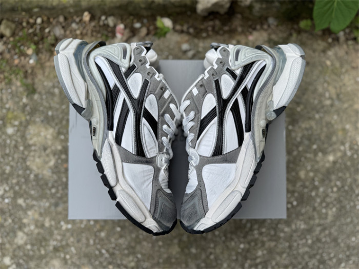 B 17FW Tripe-S High End Sneaker-710