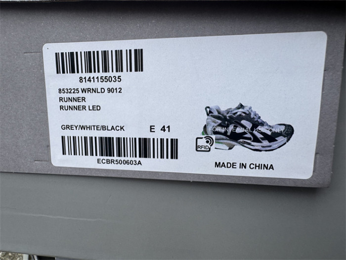 B 17FW Tripe-S High End Sneaker-710