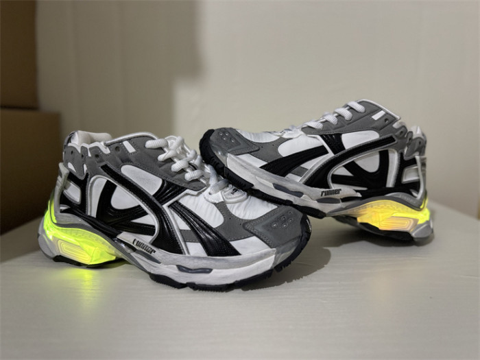 B 17FW Tripe-S High End Sneaker-710