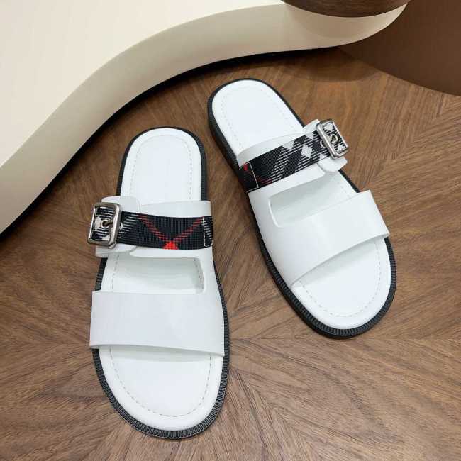 Burberry men slippers AAA-097