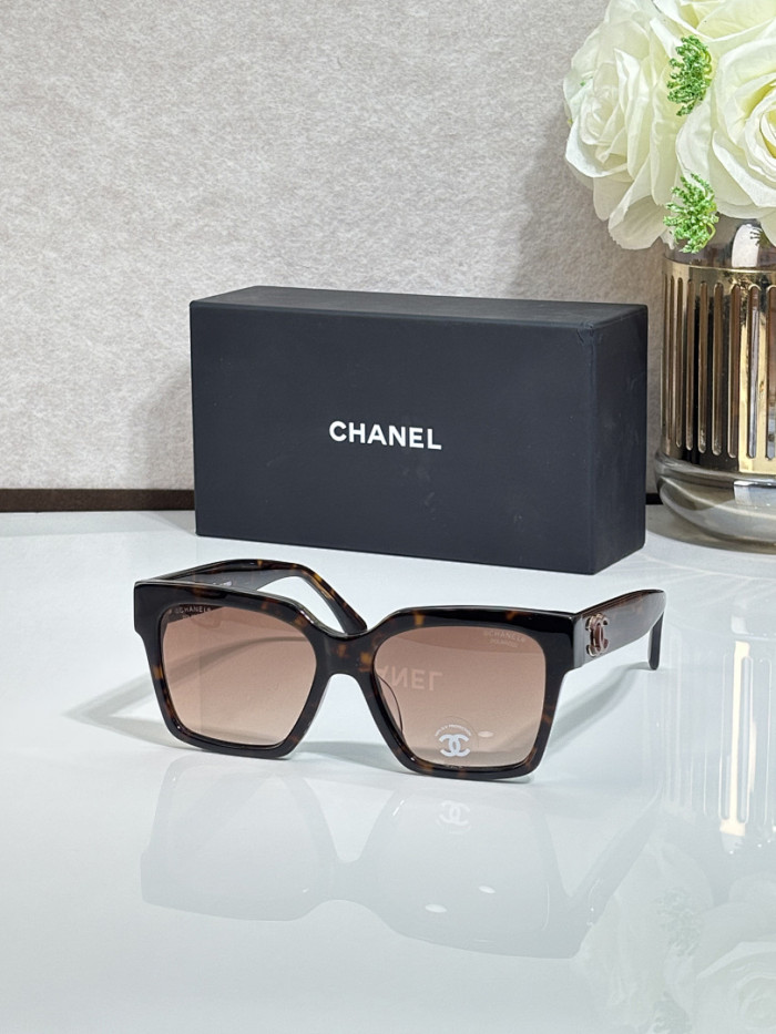 CHNL Sunglasses AAAA-7199