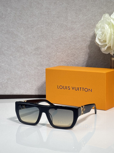 LV Sunglasses AAAA-7807