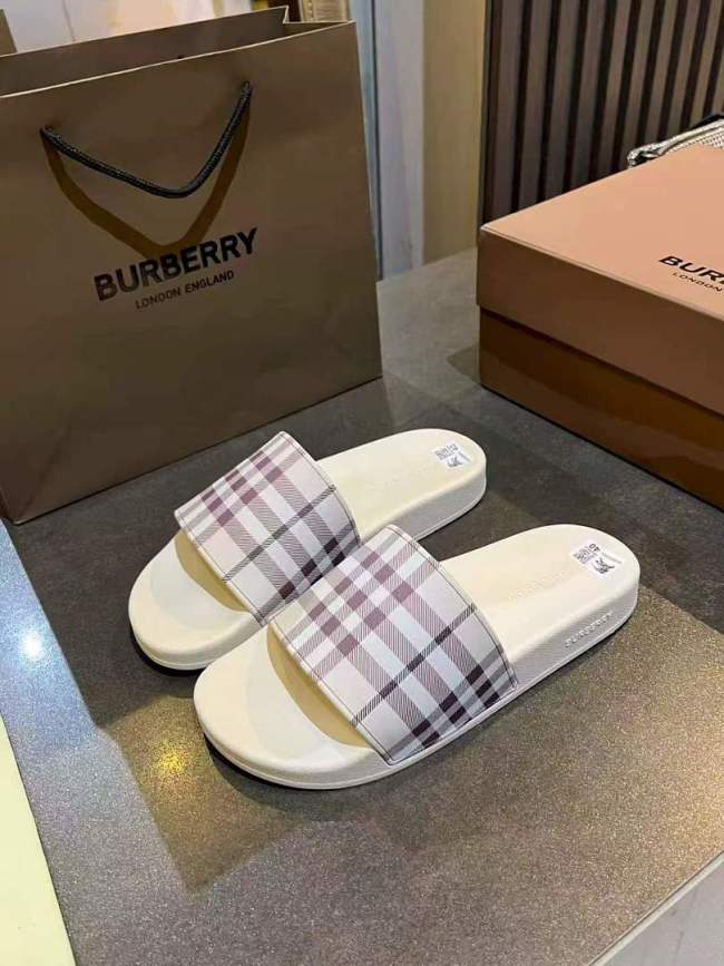 Burberry women slippers AAA-064
