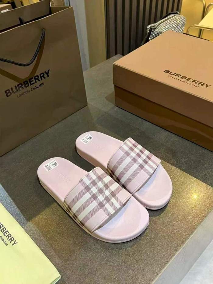 Burberry women slippers AAA-063