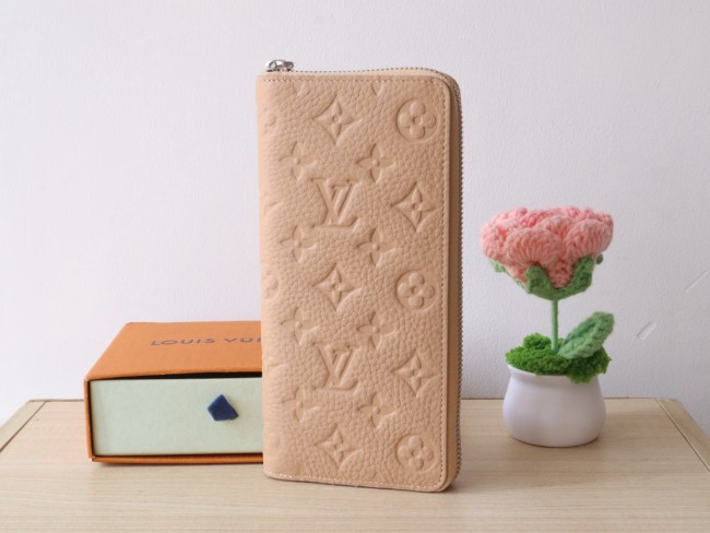Super Perfect LV Wallet-888