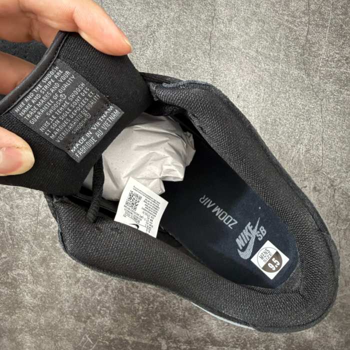 Authentic Nike SB Dunk Low Fog