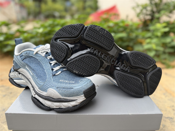 B 17FW Tripe-S High End Sneaker-721