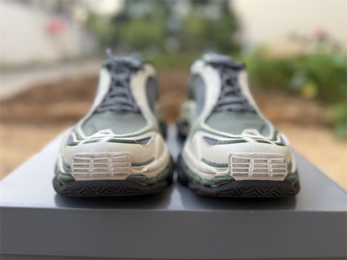 B 17FW Tripe-S High End Sneaker-722
