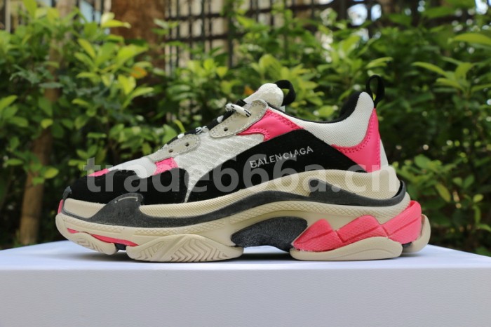 B 17FW Tripe-S High End Sneaker-009