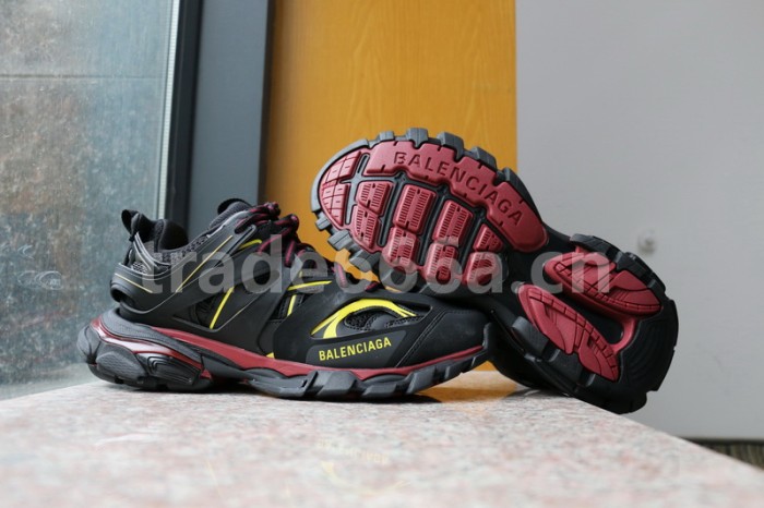 B 17FW Tripe-S High End Sneaker-065