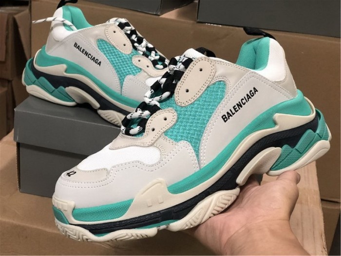 B 17FW Tripe-S High End Sneaker-137